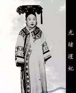 看完妃子的照片，才懂皇上原來也蠻辛苦的...