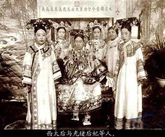 看完妃子的照片，才懂皇上原來也蠻辛苦的...